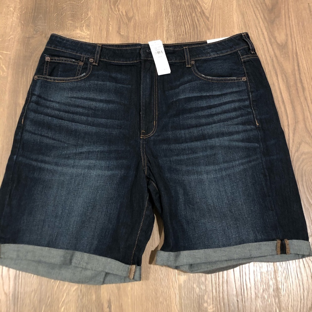 American Eagle Tomgirl Bermuda Shorts Size 18 NWT!